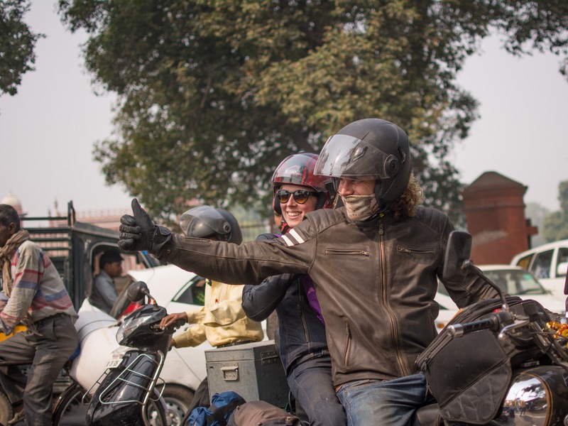 Hollanda’dan Moğolistan’a Motosikletle Giden Çift
