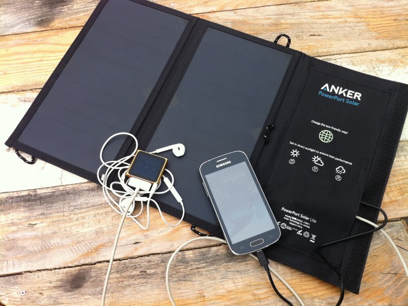 Güneş Enerjisi ile Çalışan Şarj Aleti, PowerPort Solar Lite