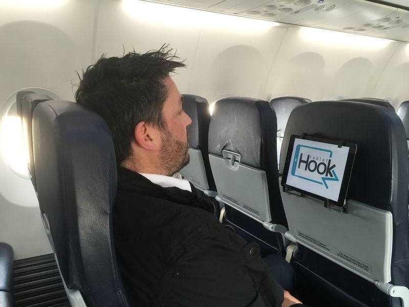 ‘TabletHookz’ Seyahat Tablet Taşıyıcısı,Cihazınızı Mükemmel Bir Şekilde Konumlandırıyor