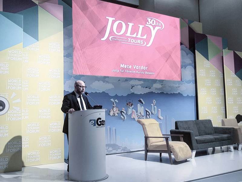 Jolly Tur CEO’su Mete Vardar Uzakrota Mini Summit Sahnesindeydi.