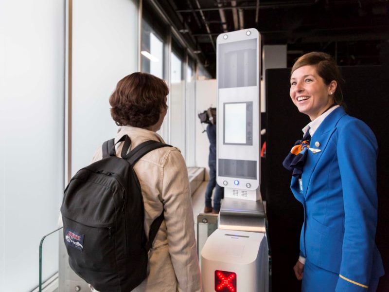 KLM Havayolları Kalkışı Hızlandırmak İçin Biyometrik Tarayıcılara Başvuruyor