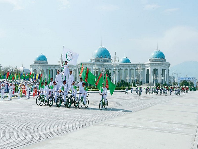 Türkmenistan’da Arabasız Bir Gün