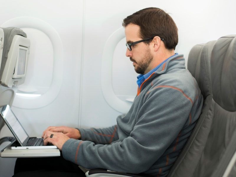 Tükiye ve Tunus’tan İngiltere’ye Uçuşlarda Laptop Yasağı Kaldırılıyor