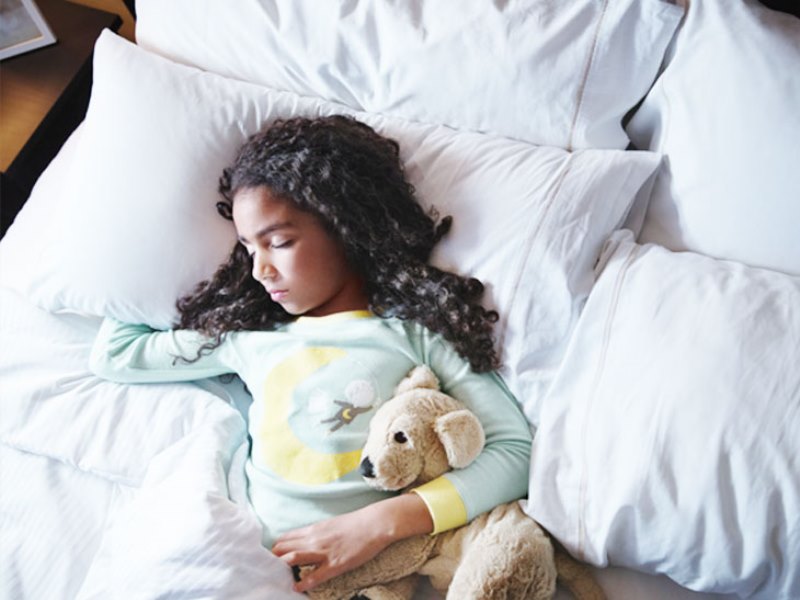 Westin Resort Otel, Otel Nevresimlerini İhtiyaç Duyan Çocuklara Pijama Haline Getiriyor