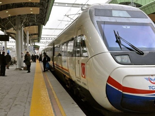 7WJ4L8L354140409-cok-yuksek-hizli-tren-setlerinin-ilki-seferine-basladi