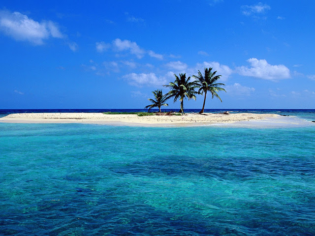 Sandy-Island-off-Lighthouse-Reef-Belize