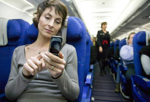 Yolcular Uçakta Cep Telefonuna Sıcak Bakmıyor