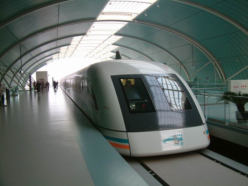 shanghai_maglev-head-in_station